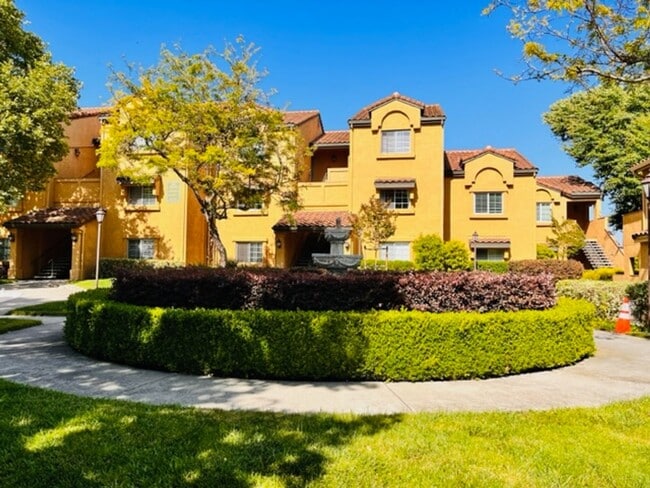 490 Bollinger Canyon Ln in San Ramon, CA - Foto de edificio - Building Photo