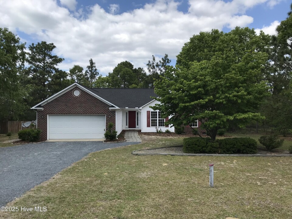 223 Bellhaven Dr in Whispering Pines, NC - Building Photo