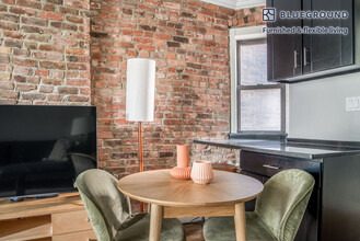 118 Christopher St, Unit FL4-ID1166 in New York, NY - Building Photo - Building Photo