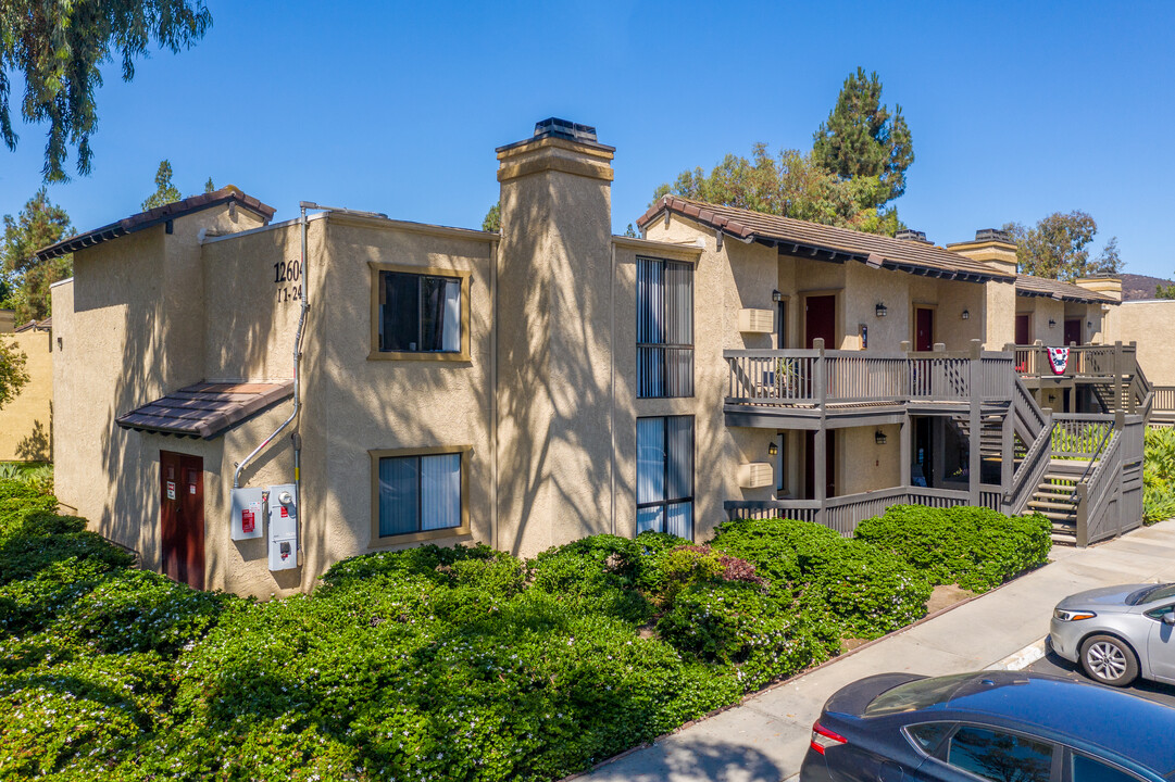 Countryside Apartments in Poway, CA - Foto de edificio