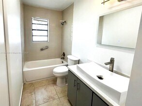 902 SW 126th Ave in Miami, FL - Building Photo - Building Photo