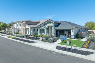 The Estates at Newport in West Sacramento, CA - Foto de edificio - Building Photo