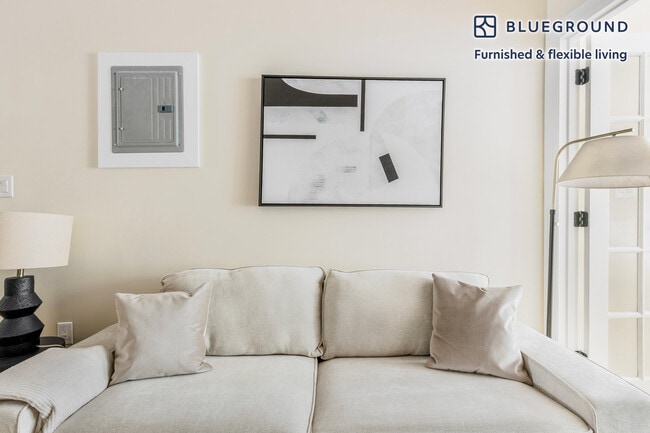 251 W 18th St in New York, NY - Building Photo - Building Photo