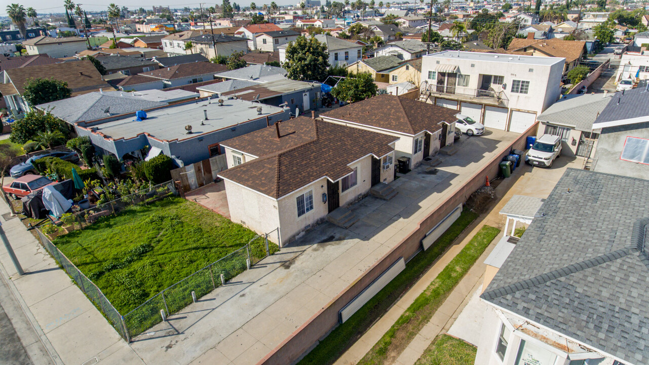 721 School Ave in East Los Angeles, CA - Building Photo