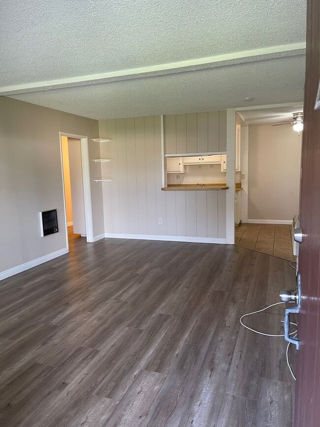 1030 W MacArthur Blvd in Santa Ana, CA - Building Photo - Building Photo