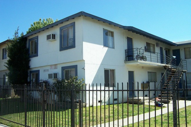 Schoenborn Apartments in Northridge, CA - Building Photo - Building Photo