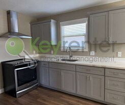 4403 6th Ave in Sacramento, CA - Building Photo