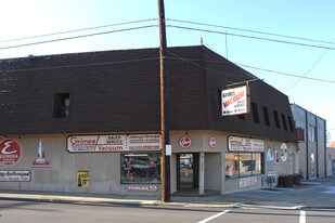 Barret & Broadway in Louisville, KY - Building Photo