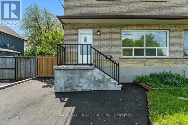 325 Banff Ave in Oshawa, ON - Building Photo - Building Photo