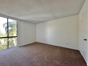 6924 Hyde Park Dr in San Diego, CA - Building Photo - Building Photo