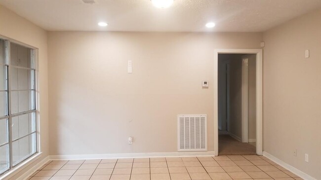 14911 Grand Prairie Dr photo'