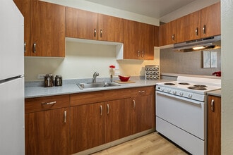 Waena Apartments in Honolulu, HI - Building Photo - Building Photo