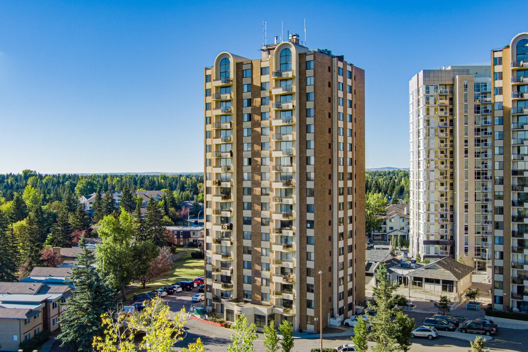 Glenmore Gardens Towers in Calgary, AB - Building Photo