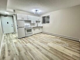 8705 152 St NW in Edmonton, AB - Building Photo