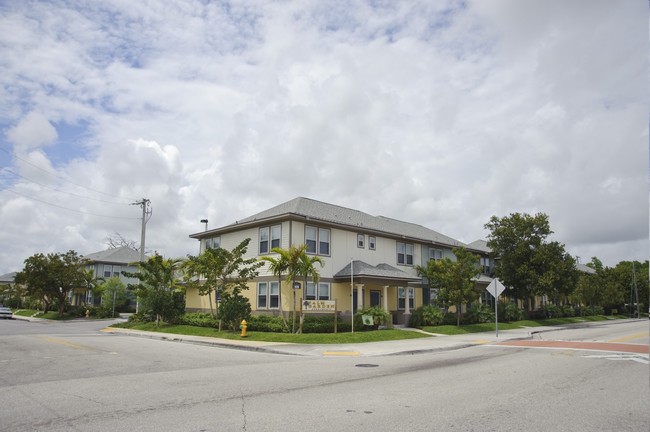 Palm Gardens Apartments in Lake Worth, FL - Foto de edificio - Building Photo