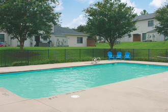 Wellington Place Apartments in Hickory, NC - Foto de edificio - Building Photo