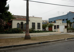 4316 Clinton St in Los Angeles, CA - Building Photo - Building Photo