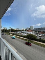 1010 NW 11th St in Miami, FL - Building Photo
