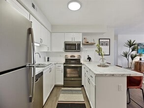 Columbia Village in Boise, ID - Foto de edificio - Building Photo