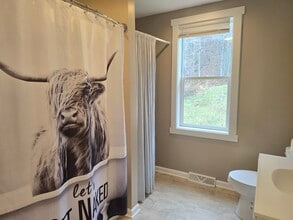 633 Bessemer Ave in Lyndora, PA - Building Photo - Building Photo