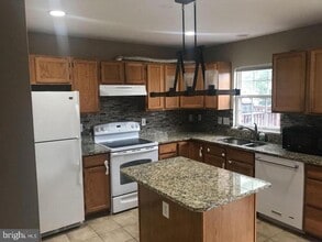 42886 Nashua St in Ashburn, VA - Building Photo - Building Photo