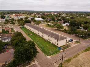 201 S Fresno Ave in Roma, TX - Building Photo - Building Photo