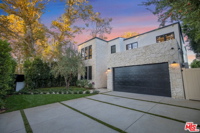 4256 Camellia Ave in Los Angeles, CA - Building Photo - Building Photo