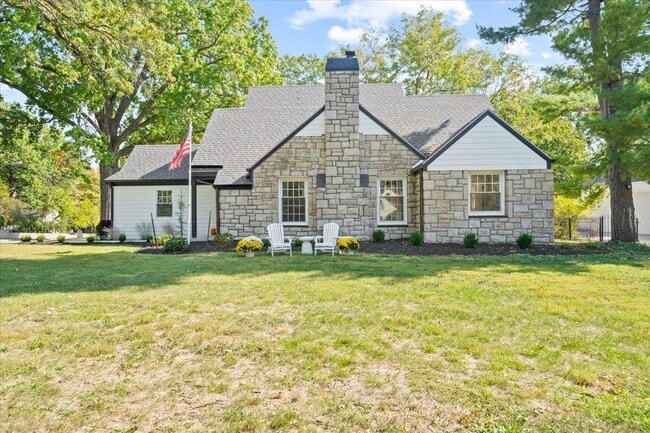 8301 Lee Blvd in Leawood, KS - Building Photo - Building Photo