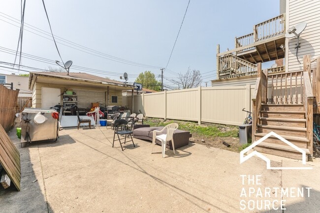 2026 N Kedvale Ave, Unit G
