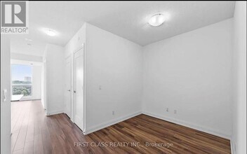 18-1218 Graydon Hall Dr in Toronto, ON - Building Photo - Building Photo