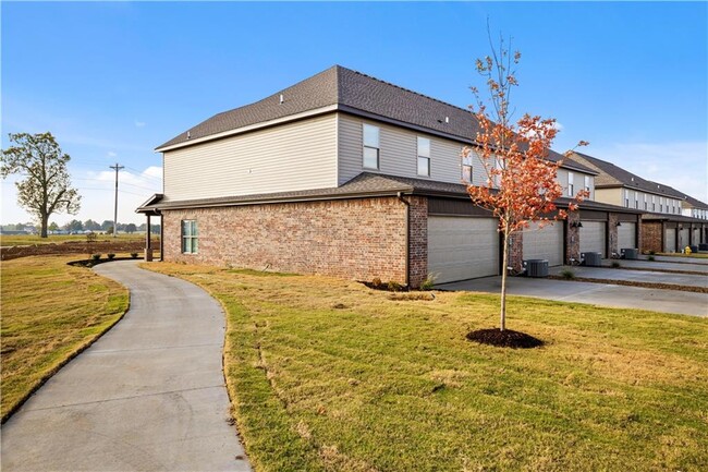765 Via Drago Ave in Springdale, AR - Building Photo - Building Photo