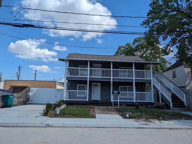 203 Johnson St, Unit #B in Pasadena, TX - Foto de edificio - Building Photo
