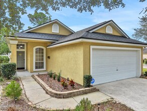 3934 Pebble Brooke Circle South in Orange Park, FL - Building Photo - Building Photo
