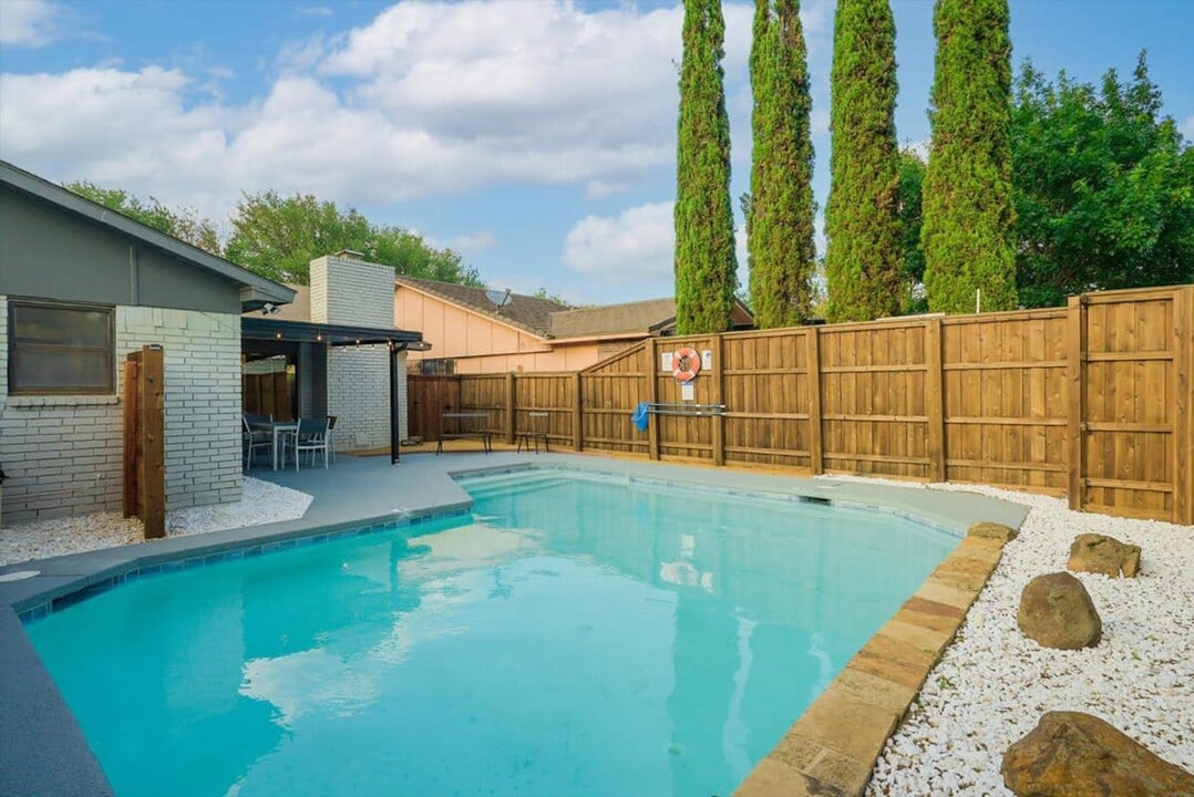 11622 Cotillion Dr in Dallas, TX - Building Photo