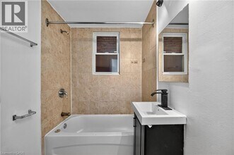 107 Grant Ave in Hamilton, ON - Building Photo - Building Photo