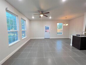 102 Robbins St in Cleburne, TX - Building Photo - Building Photo
