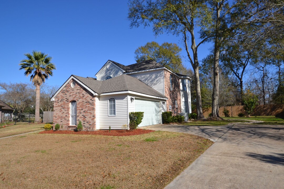 5296 Myrtle Hill Ave in Zachary, LA - Building Photo