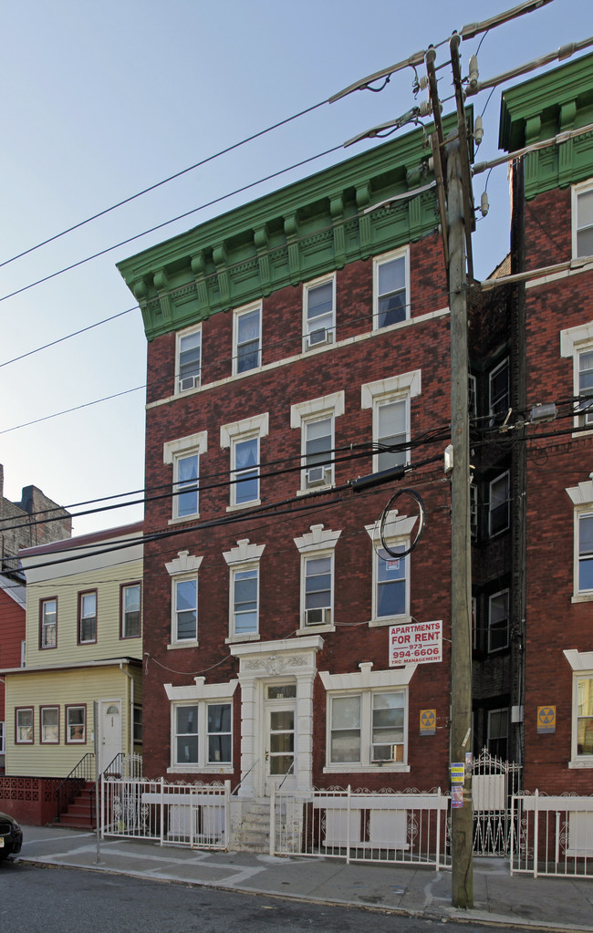 155 Duncan Ave in Jersey City, NJ - Foto de edificio - Building Photo