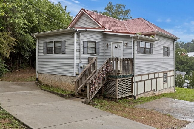 property at 814 Meroney St