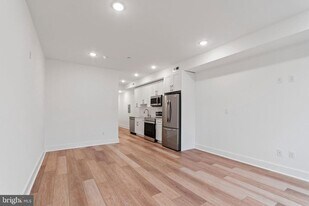 2904 W Diamond St in Philadelphia, PA - Building Photo