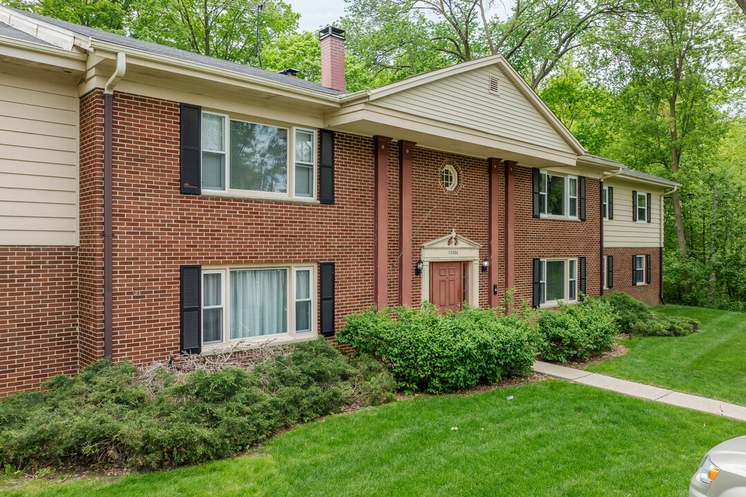 Carriage Hills in Elm Grove, WI - Building Photo