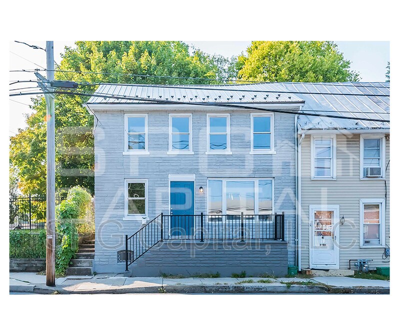 218 N Pitt St in Carlisle, PA - Foto de edificio