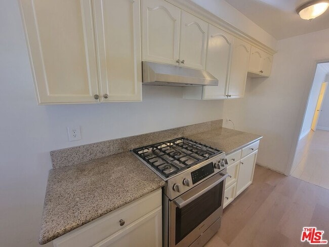 5306 Vantage Ave in Los Angeles, CA - Building Photo - Building Photo