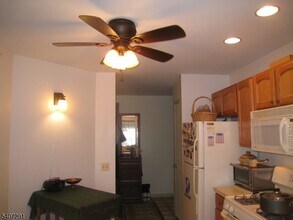 11 Evergreen Dr in Clifton, NJ - Building Photo - Building Photo