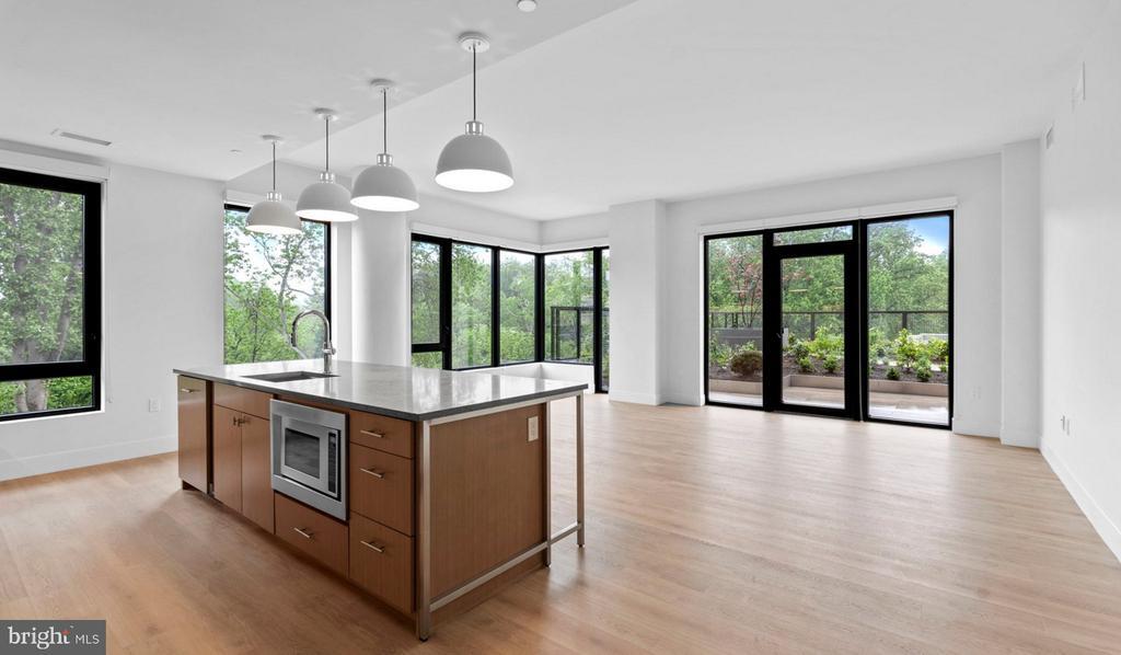 10511 Strathmore Hall St in North Bethesda, MD - Building Photo