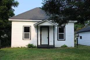 317 E 10th St S in Ladysmith, WI - Building Photo
