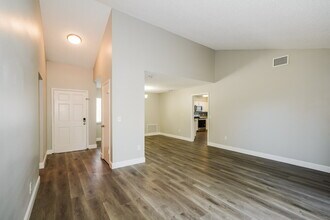 5138 Nashville Dr in Tampa, FL - Building Photo - Building Photo
