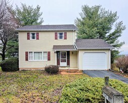 474 N Maple St in Ephrata, PA - Building Photo