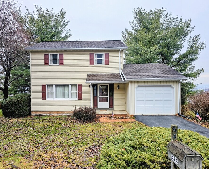 474 N Maple St in Ephrata, PA - Foto de edificio