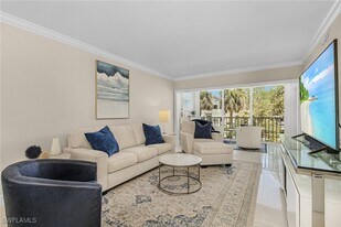 234 Banyan Blvd in Naples, FL - Building Photo